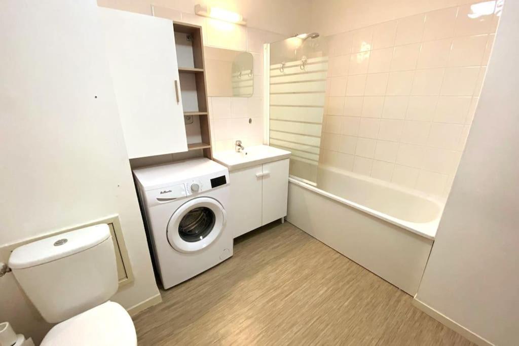Appartement Proche Chu Avec Balcon Et Parking Lille Exterior foto